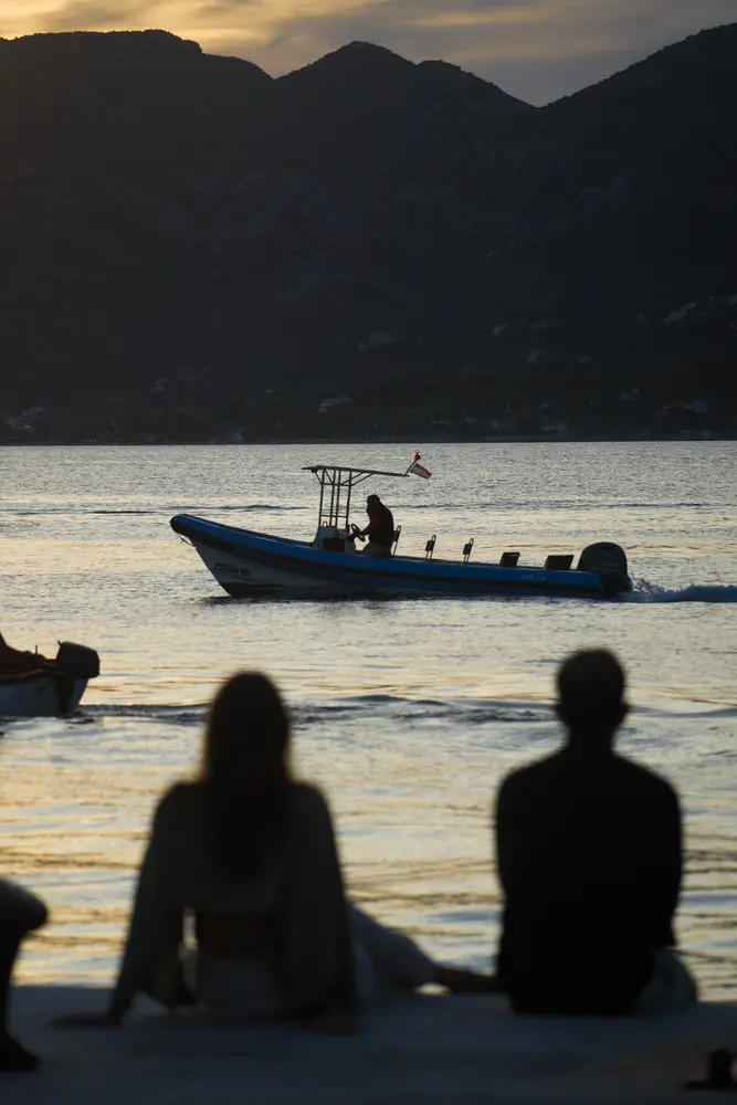 2026-06-14_korcula_watching-sunset-from-quay_dsc07294.jpg