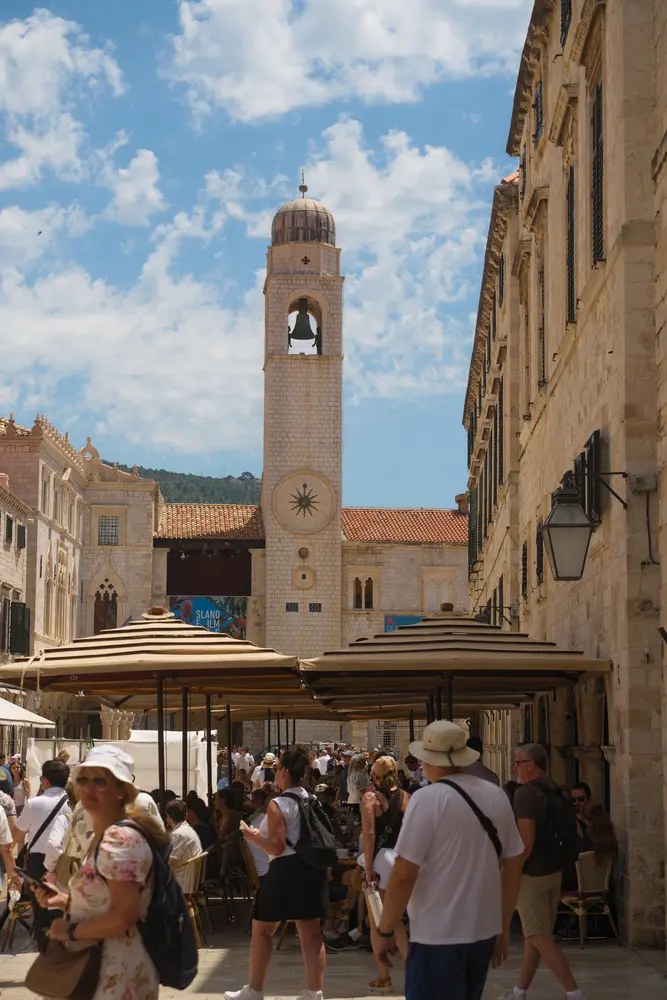 2026-06-15_dubrovnik_clock-tower-over-square_dsc07584.jpg