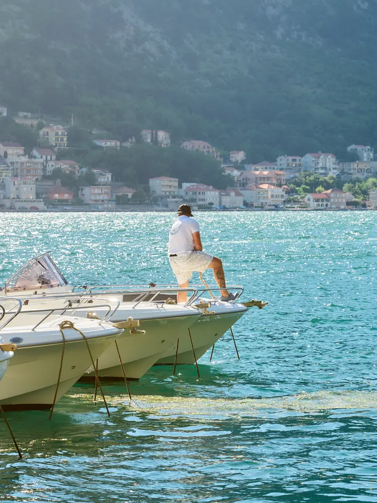2026-06-12_kotor_boatman-on-deck_dsc06177.jpg