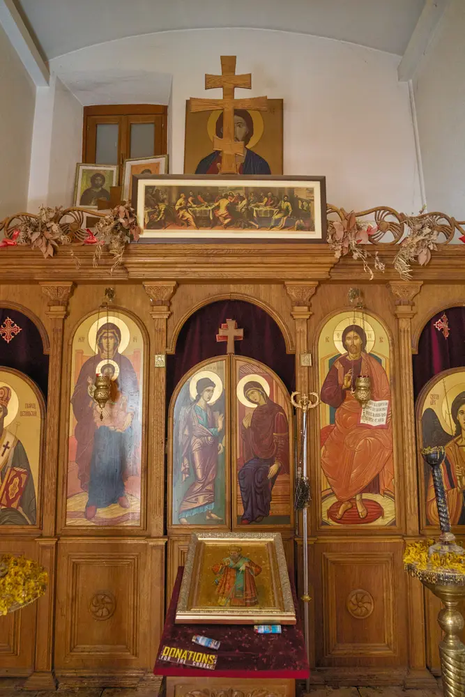 2026-06-12_kotor_iconostasis-with-icons_dsc05905.jpg