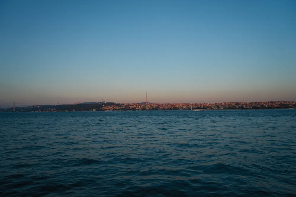 2026-06-06_istanbul_dusk-over-open-water_dsc03622.jpg
