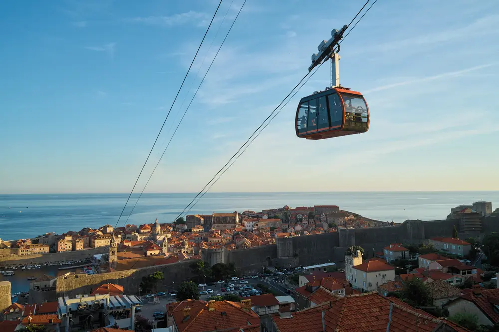 2026-06-10_dubrovnik_cable-car-over-old-town_dsc05204.jpg