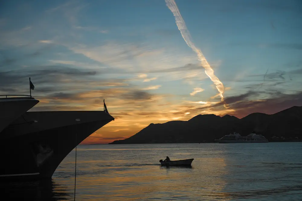 2026-06-14_korcula_bow-silhouette-and-boat_dsc07376.jpg