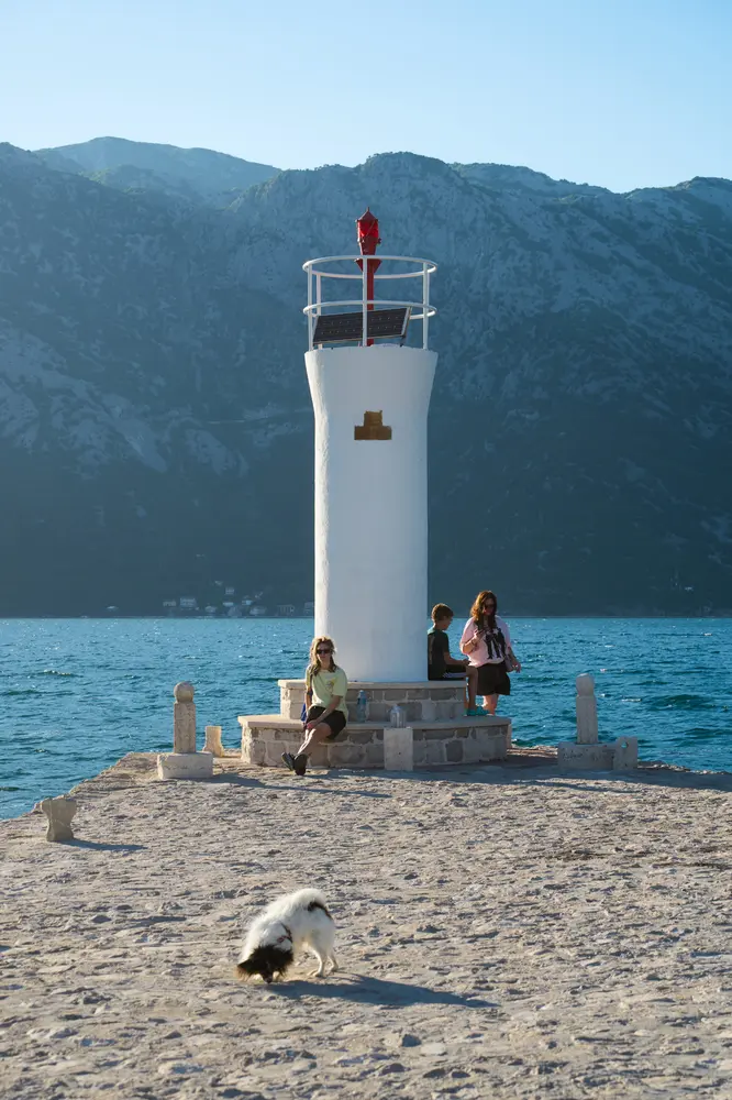 2026-06-12_perast_lighthouse-on-island-edge_dsc06266.jpg