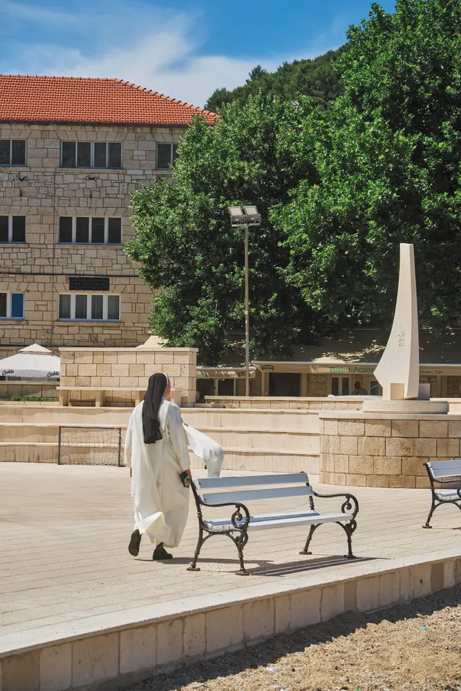 2026-06-14_korcula_bench-on-waterfront-square_dsc07017.jpg