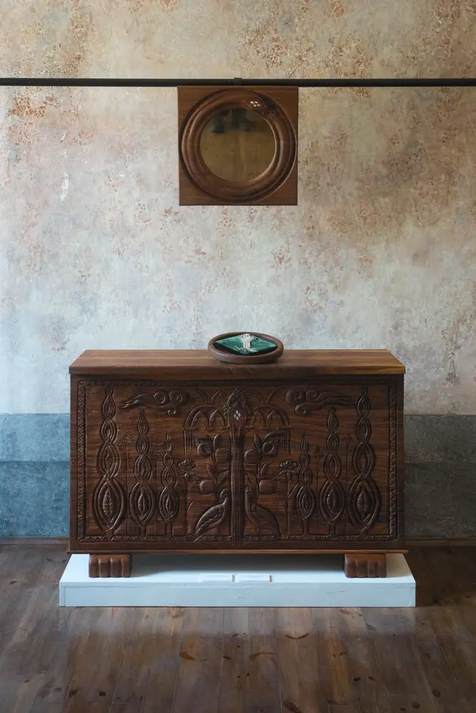 2026-06-12_kotor_carved-wooden-chest_dsc05882.jpg