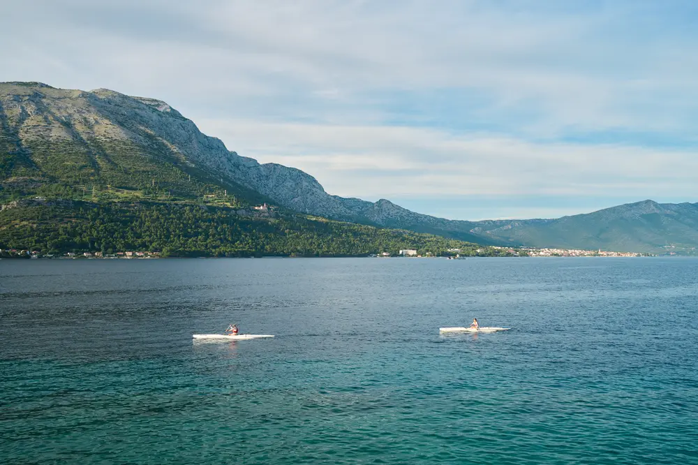 2026-06-14_korcula_swimmers-in-the-channel_dsc07163.jpg