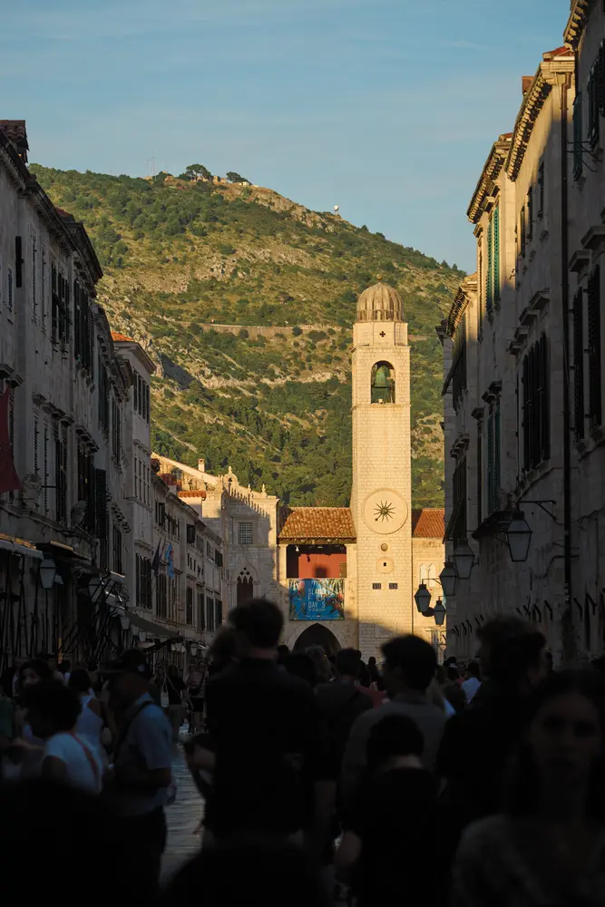 2026-06-15_dubrovnik_main-street-at-dusk_dsc07830.jpg