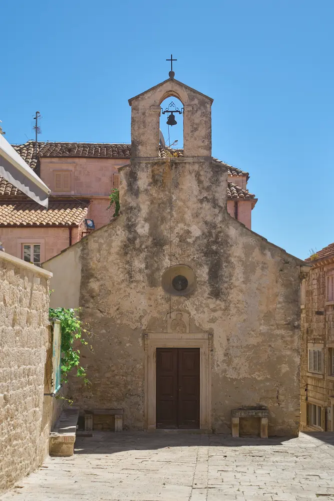 2026-06-14_korcula_small-chapel-with-belfry_dsc07009.jpg