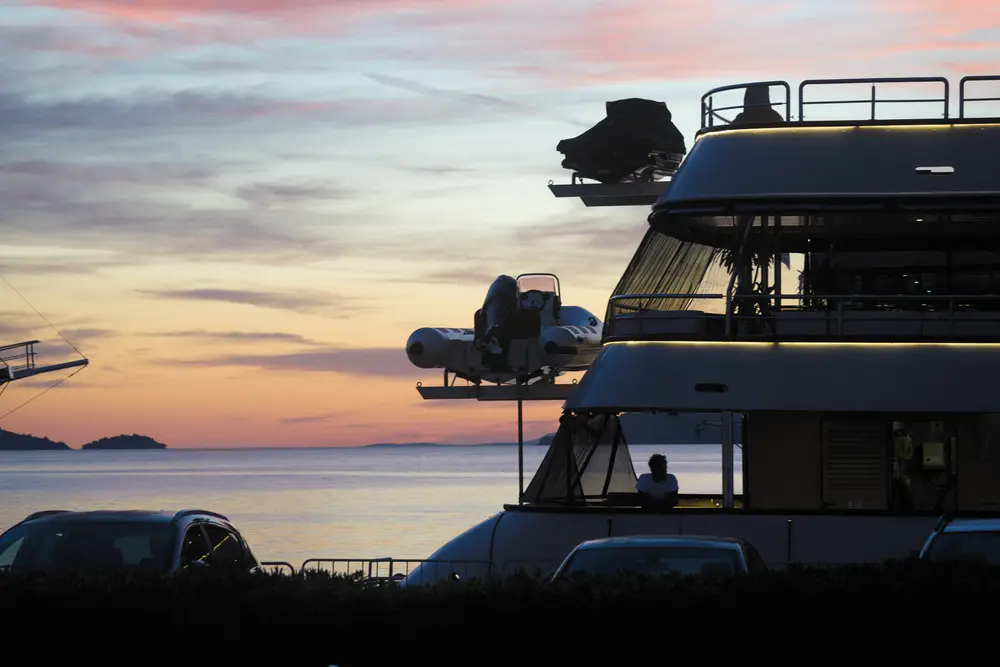 2026-06-14_korcula_yacht-deck-at-dusk_dsc07436.jpg