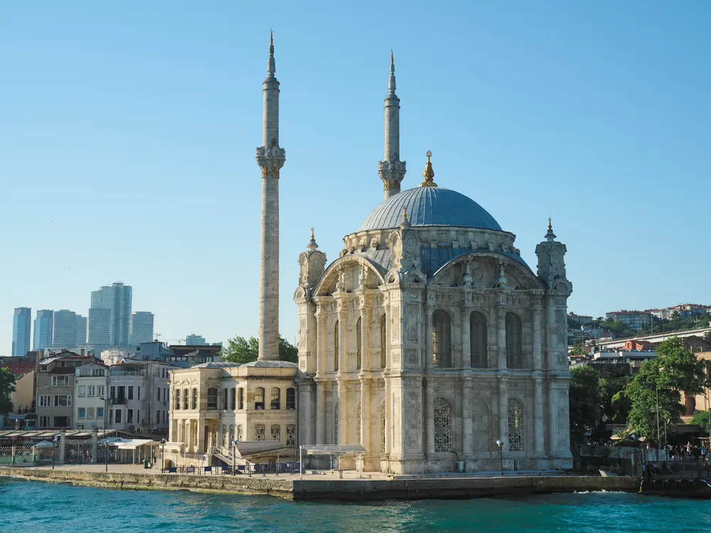 2026-06-06_istanbul_ortakoy-mosque-waterfront_dsc03315.jpg