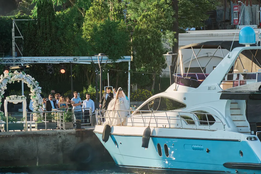2026-06-06_istanbul_wedding-party-on-yacht_dsc03321.jpg