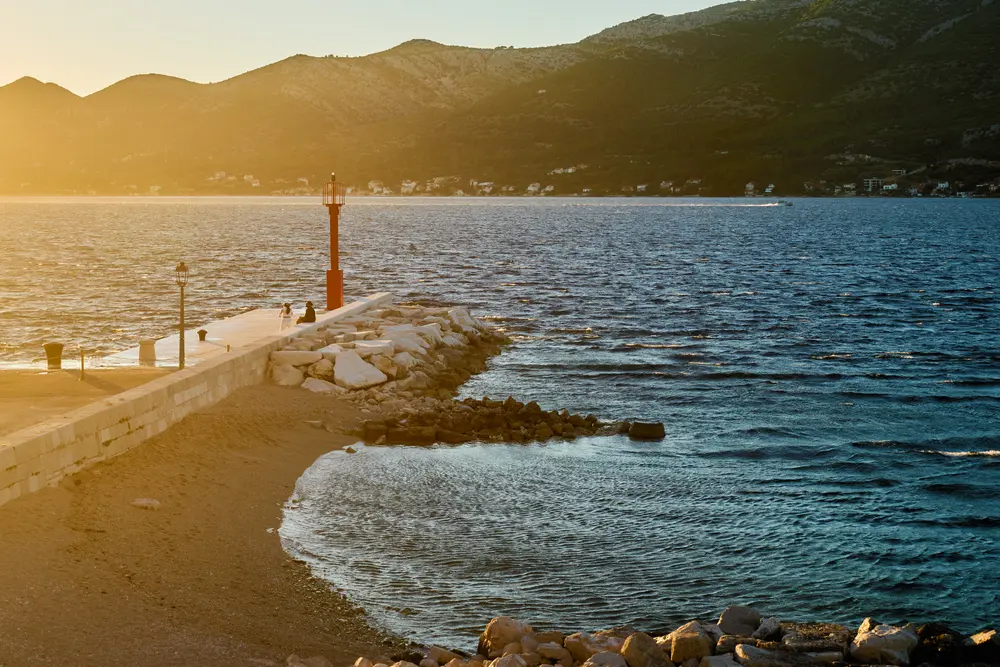 2026-06-13_korcula_breakwater-in-golden-light_dsc06771.jpg