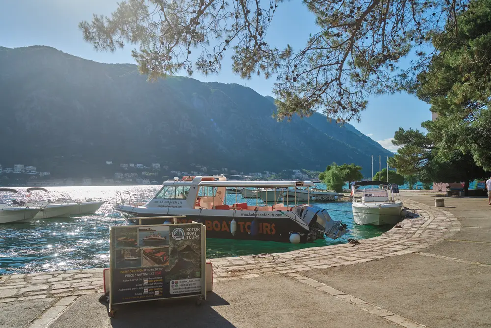 2026-06-12_kotor_boats-at-waterfront_dsc06174.jpg
