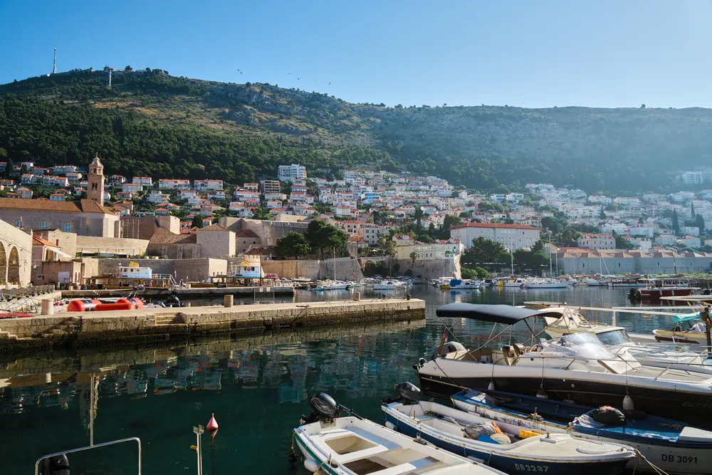 2026-06-10_dubrovnik_old-harbour-moored-boats_dsc04832.jpg