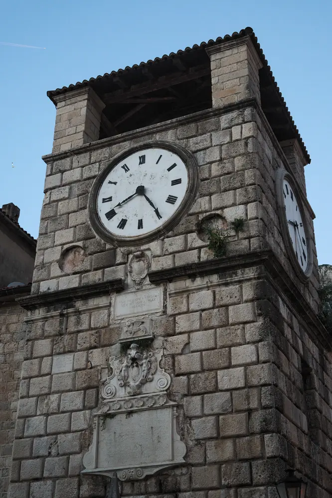 2026-06-12_kotor_clock-tower-close-up_dsc06471.jpg