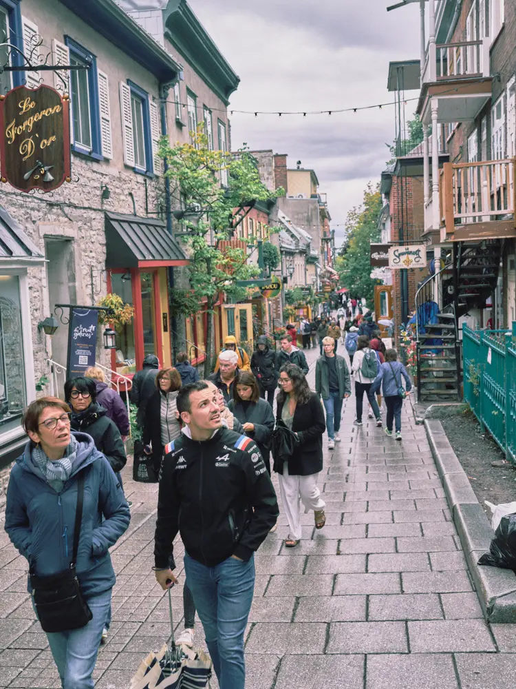 2024-09-09_quebec-city_stone-street_dsc04410.jpg