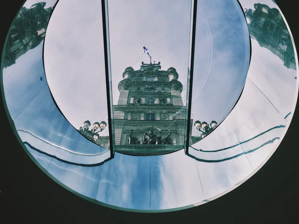 2024-09-09_quebec-city_mirror-window_dsc04661.jpg