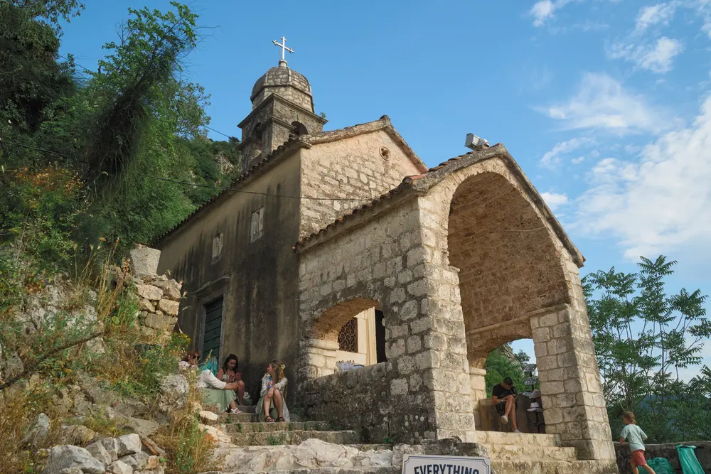 2026-06-11_kotor_hillside-chapel-ruin_dsc05700.jpg