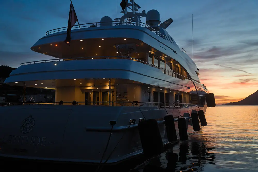 2026-06-14_korcula_lit-yacht-at-dusk_dsc07460.jpg