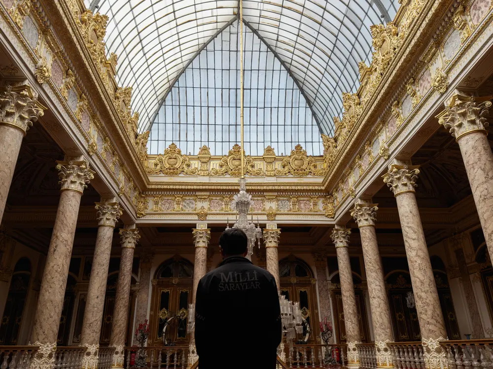 2026-06-06_istanbul_guide-under-glass-domed-ceiling_img_2486.jpg