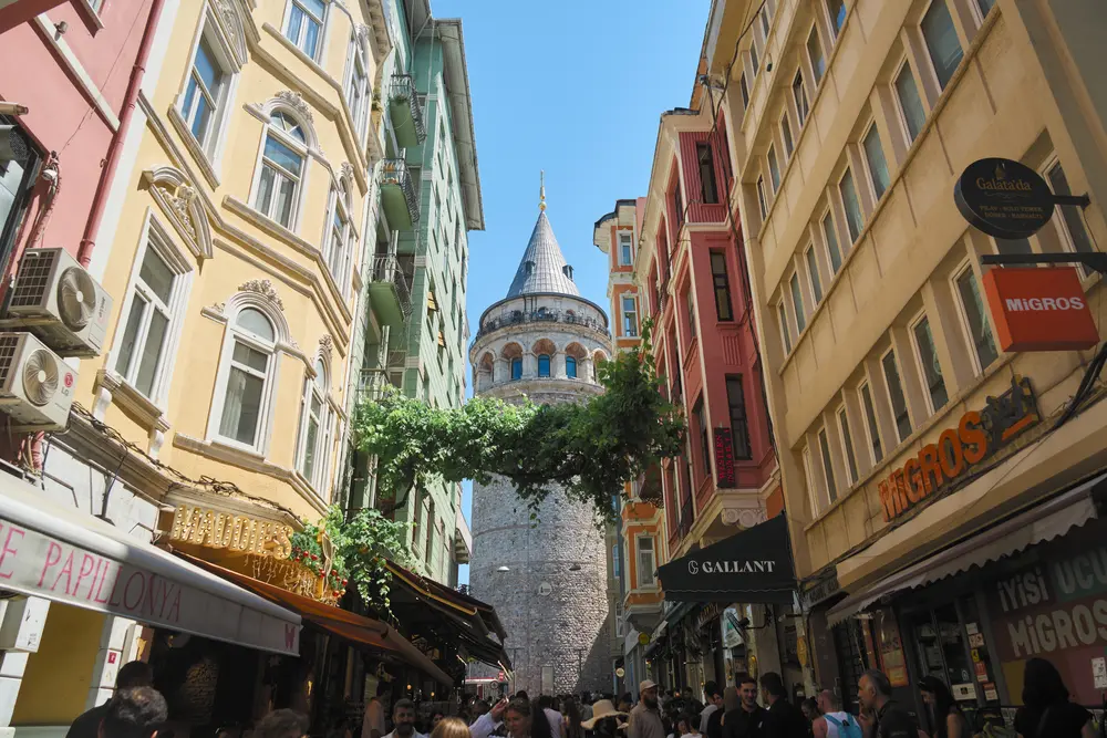 2026-06-06_istanbul_galata-tower-from-street_dsc03015.jpg