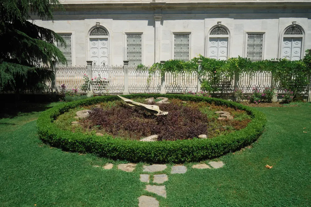 2026-06-06_istanbul_floral-clock-garden_dsc02754.jpg