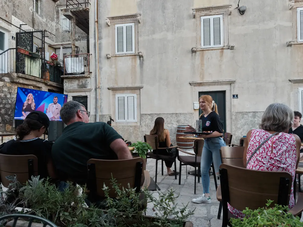 2026-06-15_place_old-town-courtyard-restaurant-evening_img_2978.jpg